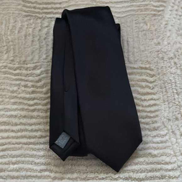 Madison solid black polyester Sateen w/tiebar men’s tie new - Picture 3 of 6